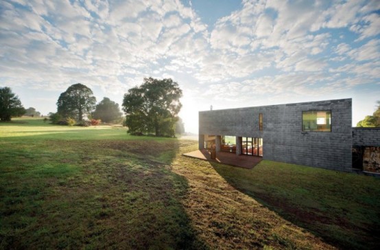 Mending Wall House As A Cool Sample Of Modern Architecture