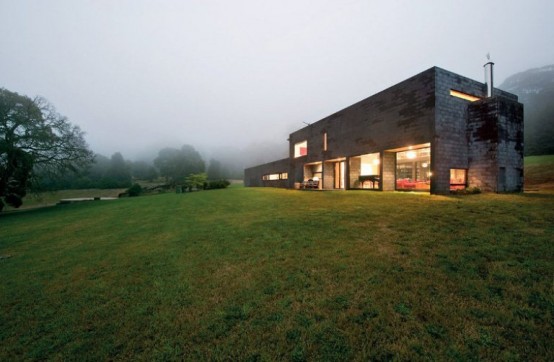 Mending Wall House As A Cool Sample Of Modern Architecture