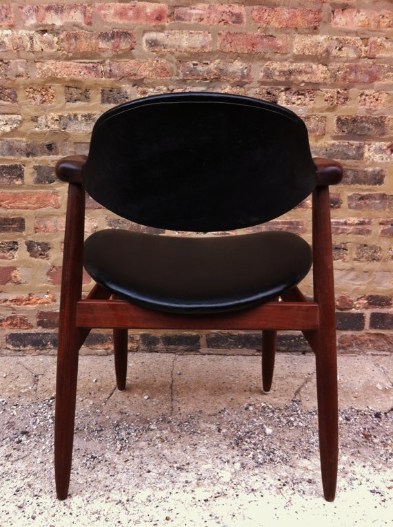 a catchy mid century modern chair with a rich stained frame and legs and a black leather back and seat is a cool and stylish idea