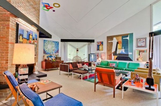 Mid Century House With A Stunning Color Scheme