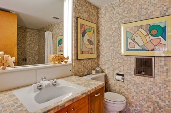 Mid Century House With A Stunning Color Scheme