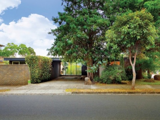 Mid-Century House That Still Has Modern Design and Features a Stunning Internal Courtyard