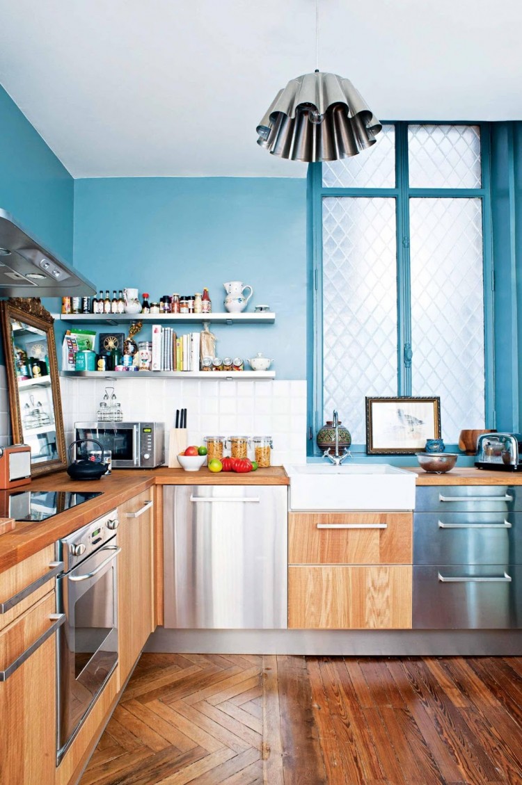 Mid-Century Modern Apartment With Bold Pops Of Colors - DigsDigs