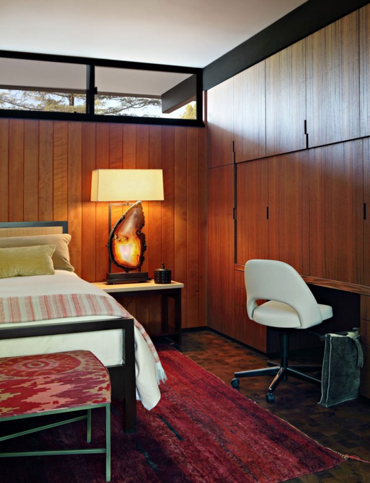 Mid Century Modern Home Decorated With An Impeccable Taste