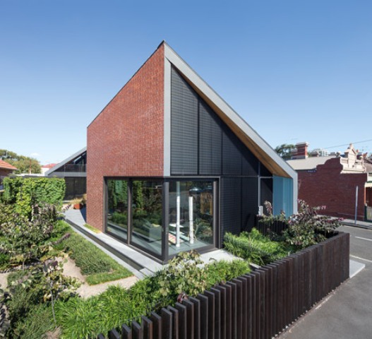 Mid Century Modern Residence With A Perforated Brick Wall