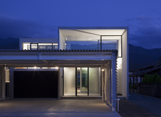 Minimalist House Design That Consist Of Small Rectangular Blocks