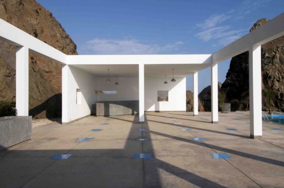 Minimalist House Located On Deserted Beach