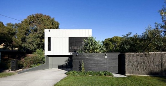 Minimalist House With a Double Height Deck In Australia