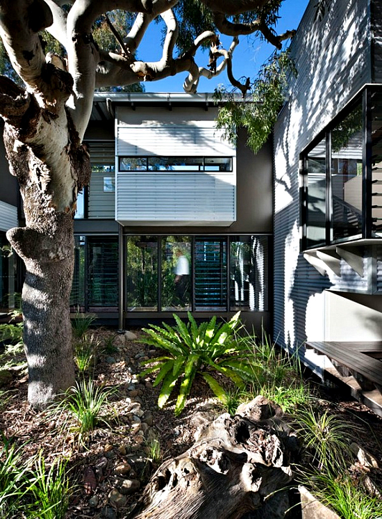 Minimalist House With A Double Height Deck In Australia