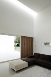 Minimalist Italian House On Open Space