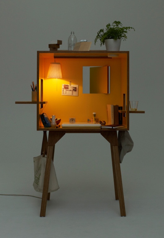 Minimalist Workspace To Keep Maximum Privacy