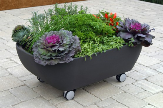 Mobile Bathtub-Like Planter To Organize A Mobile Garden