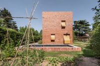 modenr-brick-home-that-merges-with-the-garden-9