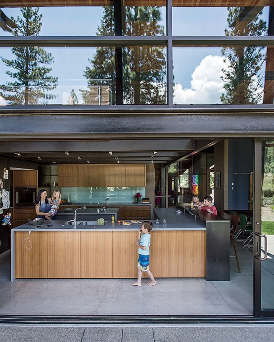 Modern And Stylish Forest Sanctuary Near Lake Tahoe
