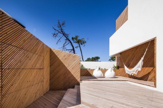 Modern Beach House With Breathtaking Architecture