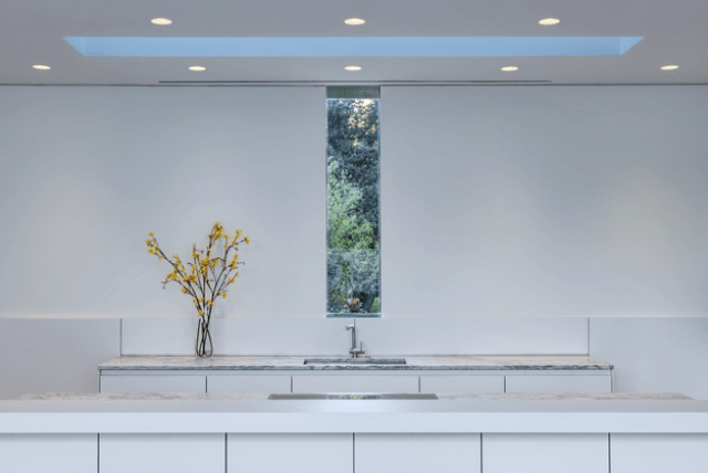 Modern Casa Di Luce With Crisp White Interiors