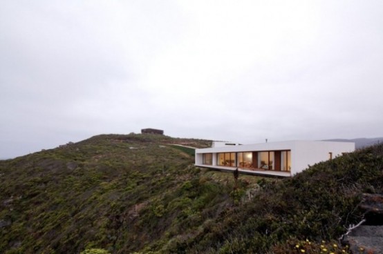 Modern Clifftop House With Spectacualr Views