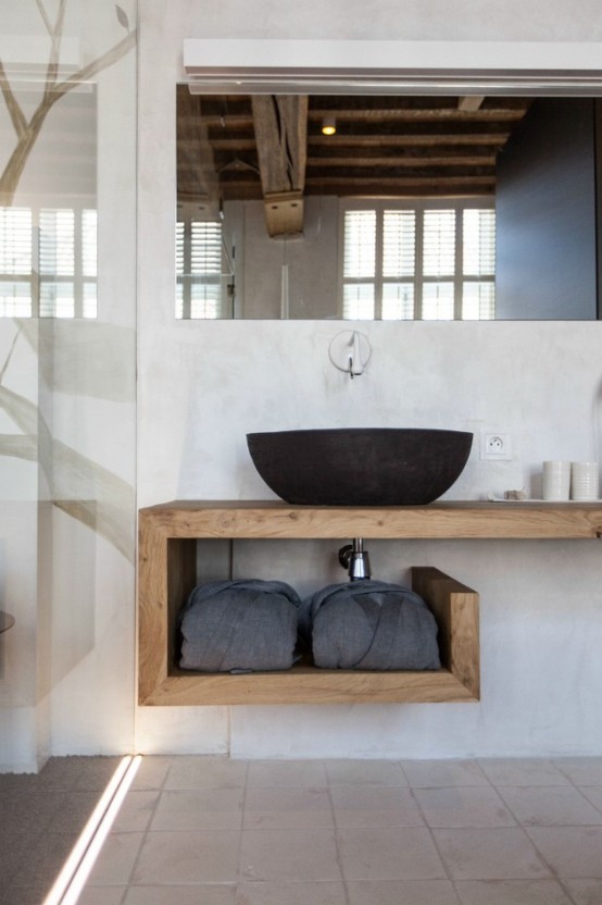 Modern House With Exposed Beams And Trees Decor Theme