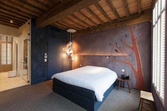Modern House With Exposed Beams And Trees Decor Theme