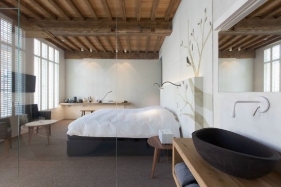Modern House With Exposed Beams And Trees Decor Theme