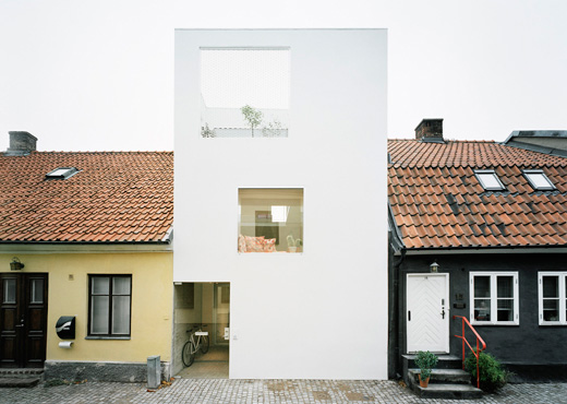 Modern Minimalist Townhouse Between Very Old Neighboring 1 (1)