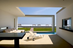 Modern Small Beach House Design