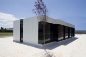 Modular Sleek White House Design