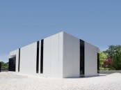 Modular Sleek White House Design