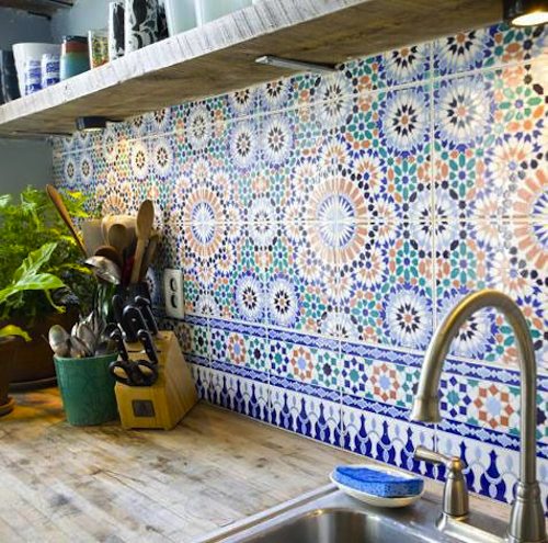 a super bright Moroccan tile backsplash like this one will add interest and eye-catchiness to any space, even the most neutral one