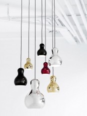 catchy and shiny pear-shaped pendant lamps hung in cluster will make your room ultimate, this is a fresh take on modern spaces