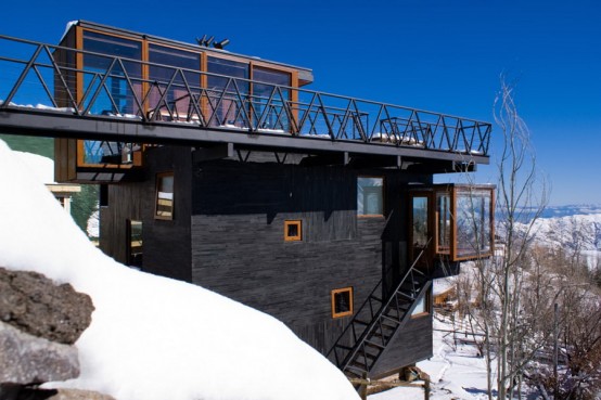 Contemporary Mountain Refuge with Smart Use of Space in Extreme Weather Conditions