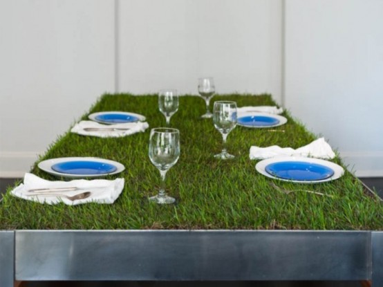 Natural Grass Dining Table For A Big City Picnic