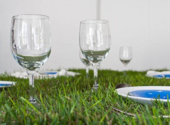 Natural Grass Dining Table For A Big City Picnic