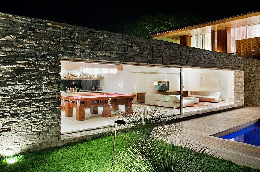 Natural Minimalism in Open Beach House Design Natural Minimalism in Open Beach House Design