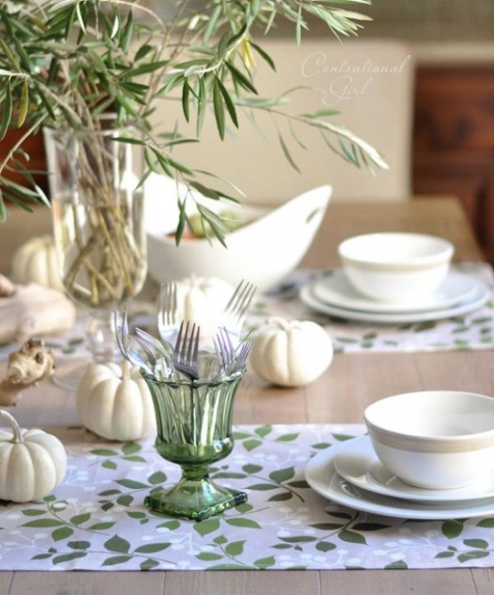 natural thanksgiving table settings 13 554x667