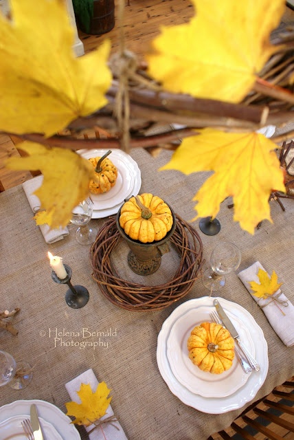 bright fall leaves and matching pumpkins are amazing for this neutral and rustic Thanksgiving tablescape