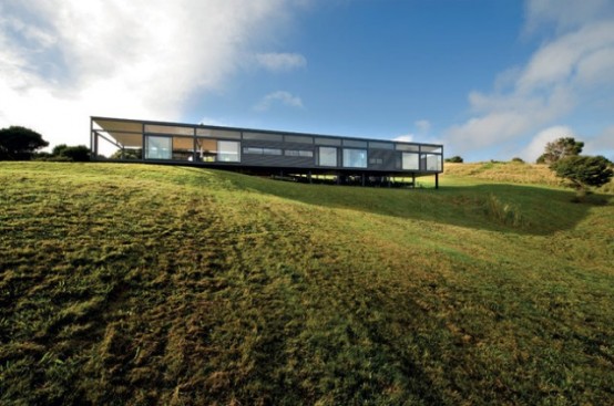 New Zealand Glass House With Minimalist Interiors