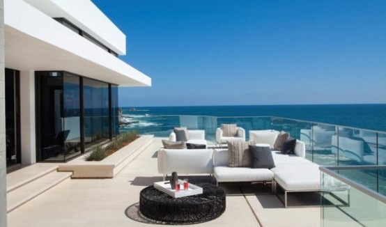 Ocean Family Home With Chic Interiors In Neutral Colors