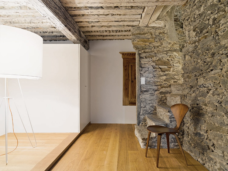 Old House Where Rustic Meet Modern Design by Formzone 