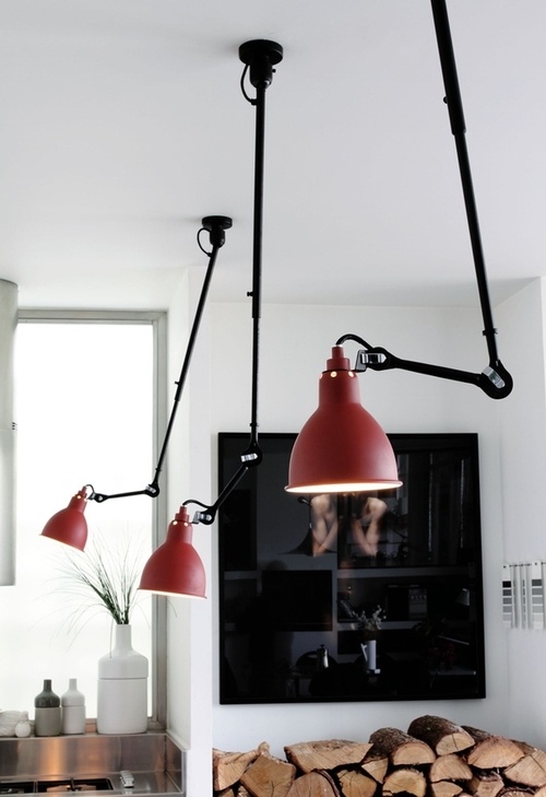 pendant lamps with red shades that remind of traditional table lamps look very chic and very stylish