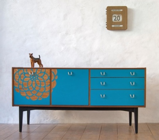 a blue sideboard in mid-century modern style, with doors, drawers and a floral stencil is a chic idea and a touch of color to the space