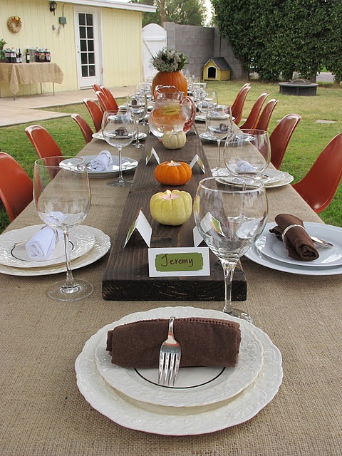 36 Outdoor Thanksgiving Dinner Décor Ideas - DigsDigs