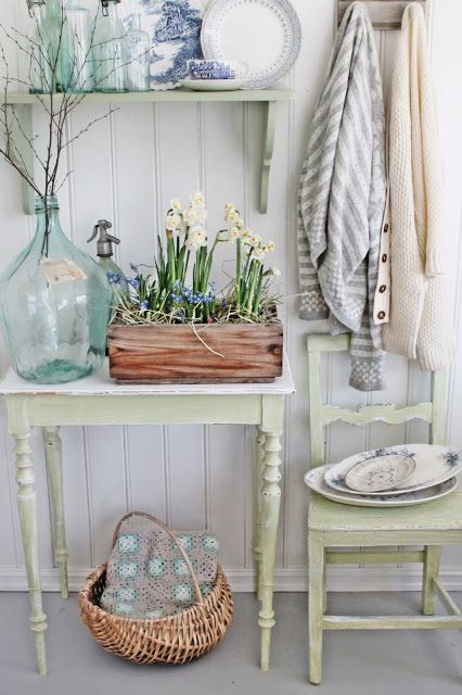 a wooden box with various bulbs and hay, a large bottle with branches for simple and chic natural spring decor