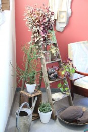 a ladder can be used for storing pieces or decor and when you need it, just fold it and take away