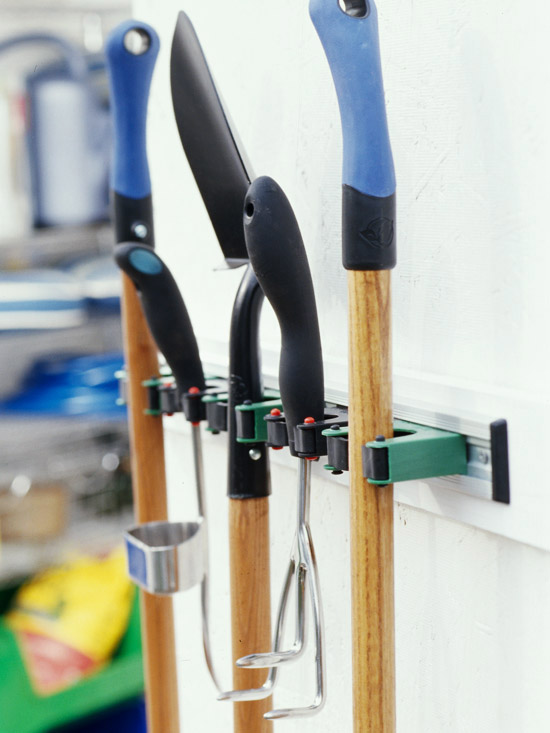 a stylish and comfortable tool holder with bright handles is a cool idea