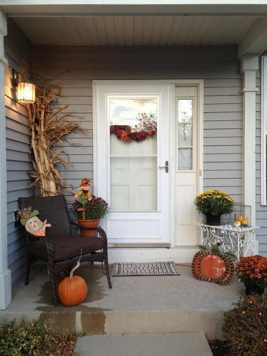 85 Pretty Autumn Porch Décor Ideas - DigsDigs