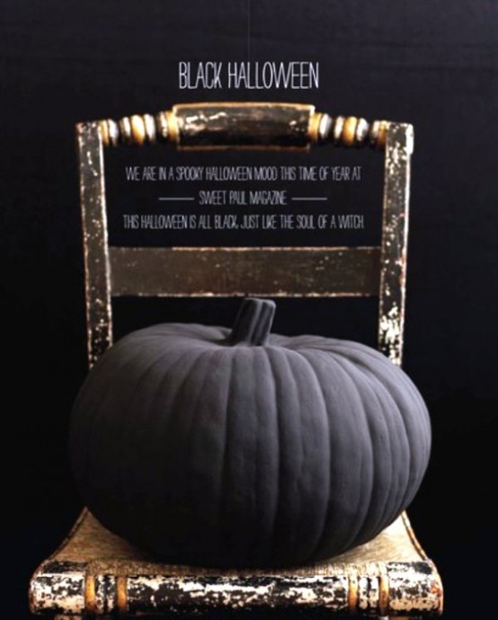 a gorgeous black chalkpaint pumpkin is a stylish and modern Halloween decor idea you can easily realize