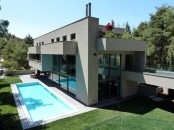 Pure Modern Sustainable House Design