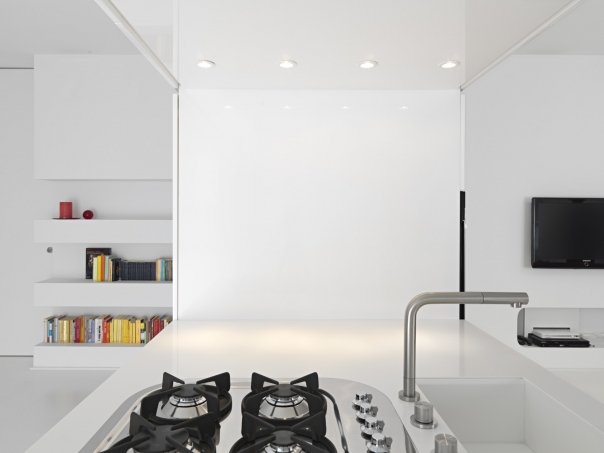 Pure White Futuristic Apartment Space Oddysey