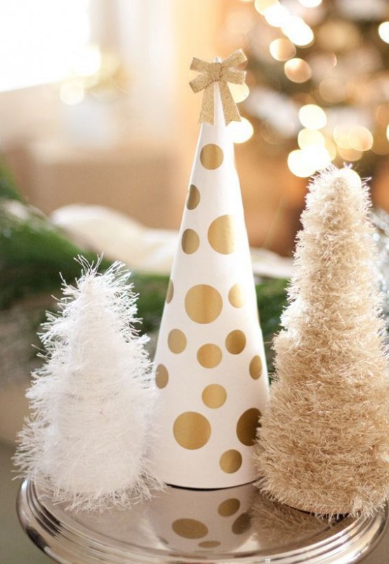 a tray with white and gold Christmas tree cones, fluffy and polka dot ones is a beautiful idea for the holidays
